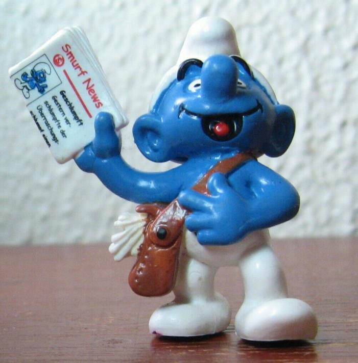 Smurfs - 20458 - Newsman Smurf - Poor Condition - Ink Stain on Foot