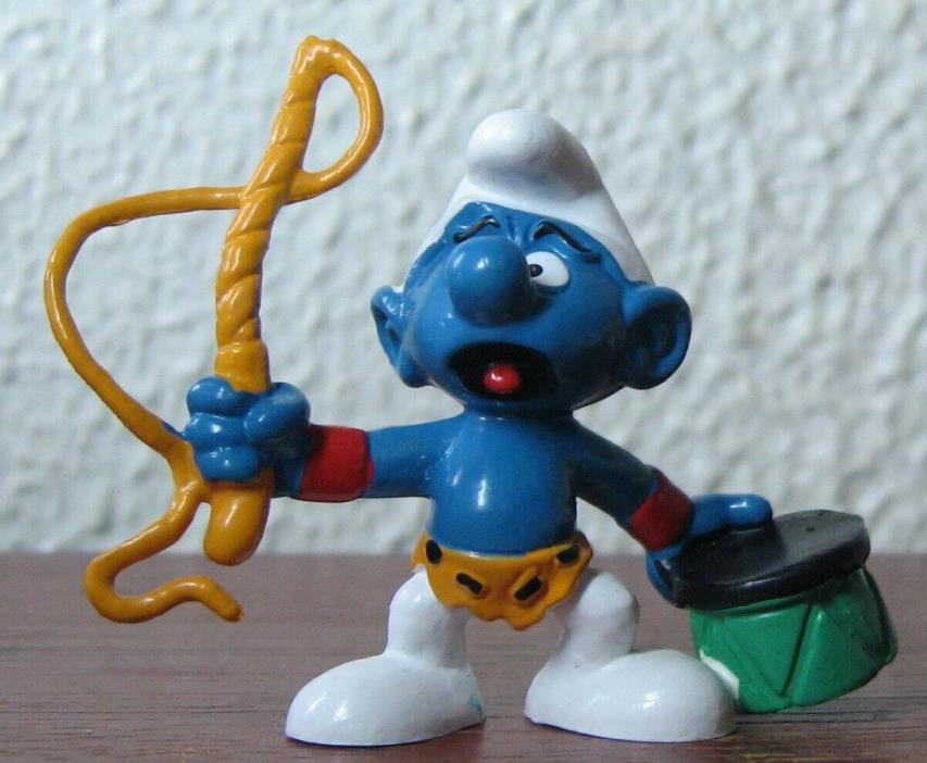 Smurfs - 20115 - Lion Tamer Smurf - Bright Yellow Whip!