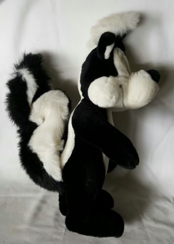 Warner Bros Store Looney Tunes Pepe Le Pew Skunk  Plush Doll 1998 18