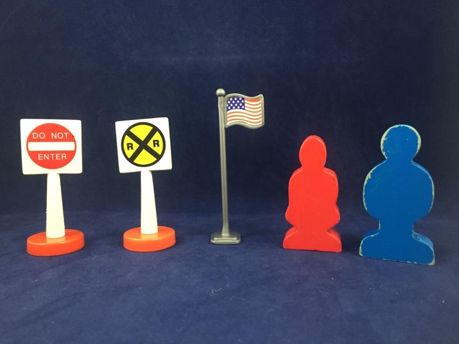 Thomas & Friends - Wood People / Plastic Signs / American Flag - Lot of 5