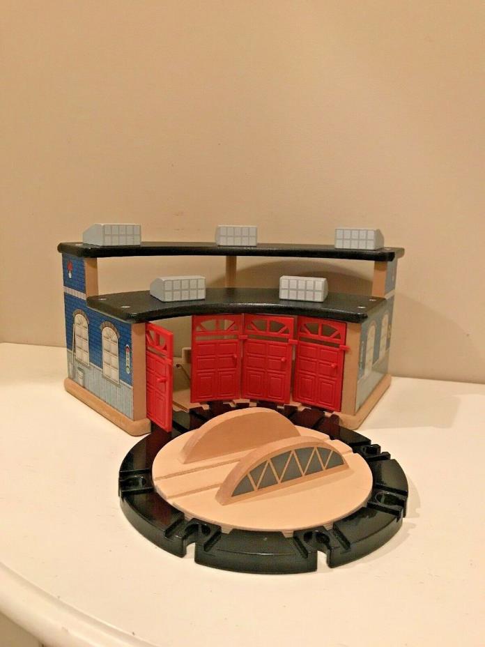 Imaginarium Thomas The Train ROUNDHOUSE SHED & TURNTABLE - Brio set