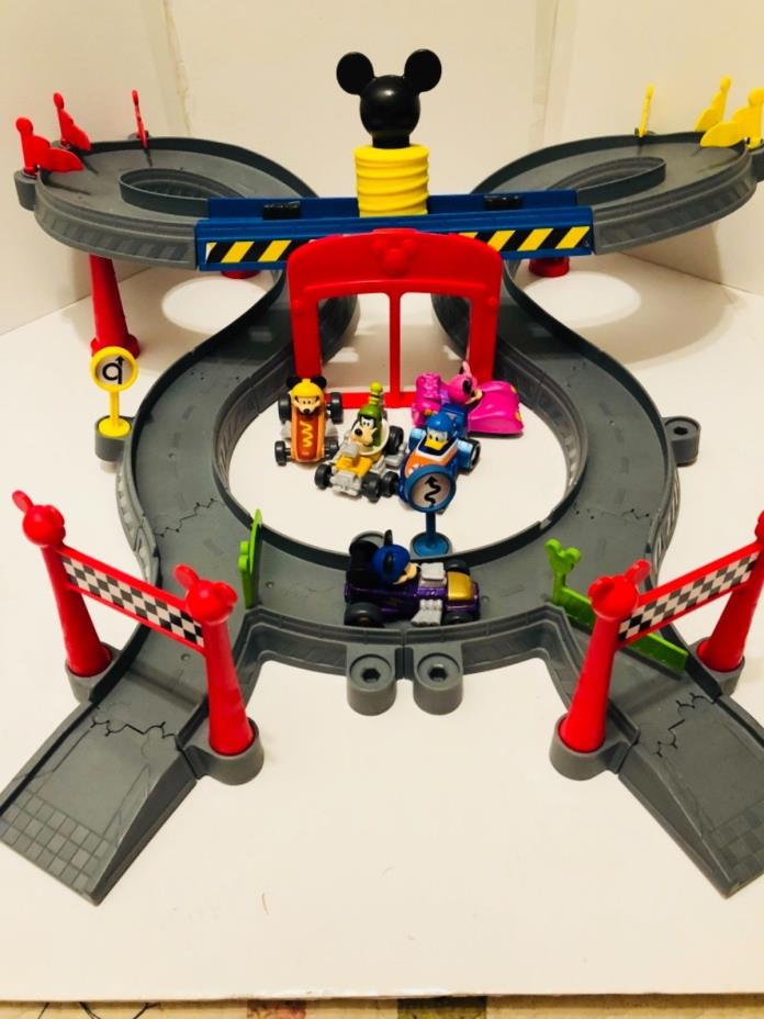 Mickey Mouse Fisher-Price Disney Mickey And The Roadster Racers With 5 Cars.