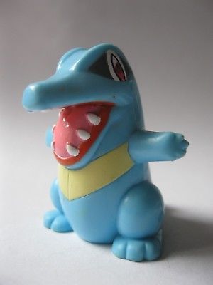 TOTODILE stamped Nintendo 2001 solid plastic Pokemon figure about 1.75 inch tall