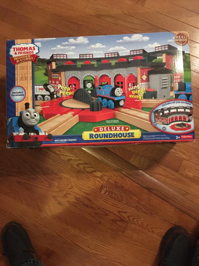 THOMAS & FRIENDS WOODEN RAILWAY DELUXE ROUNDHOUSE, MIP