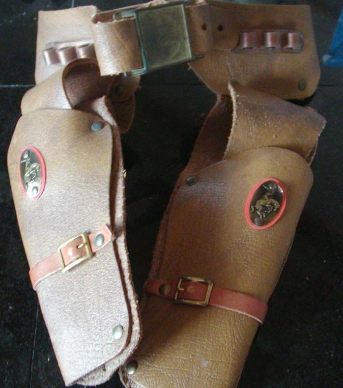 VINTAGE DAISY TOY LEATHER DOUBLE HOLSTER SET
