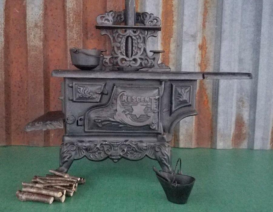 Vintage Miniature Crescent Cast Iron Stove, Salesman Sample,Toy, Near Mint .USA