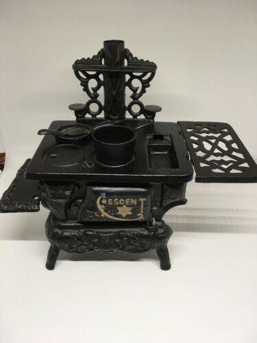 VINTAGE CAST IRON CRESCENT STOVE SALESMAN SAMPLE/TOY + ACESSORIES Made USA