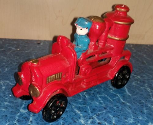 Vintage Cast Iron Red Firetruck Toy COOL GREAT HOLIDAY GIFT