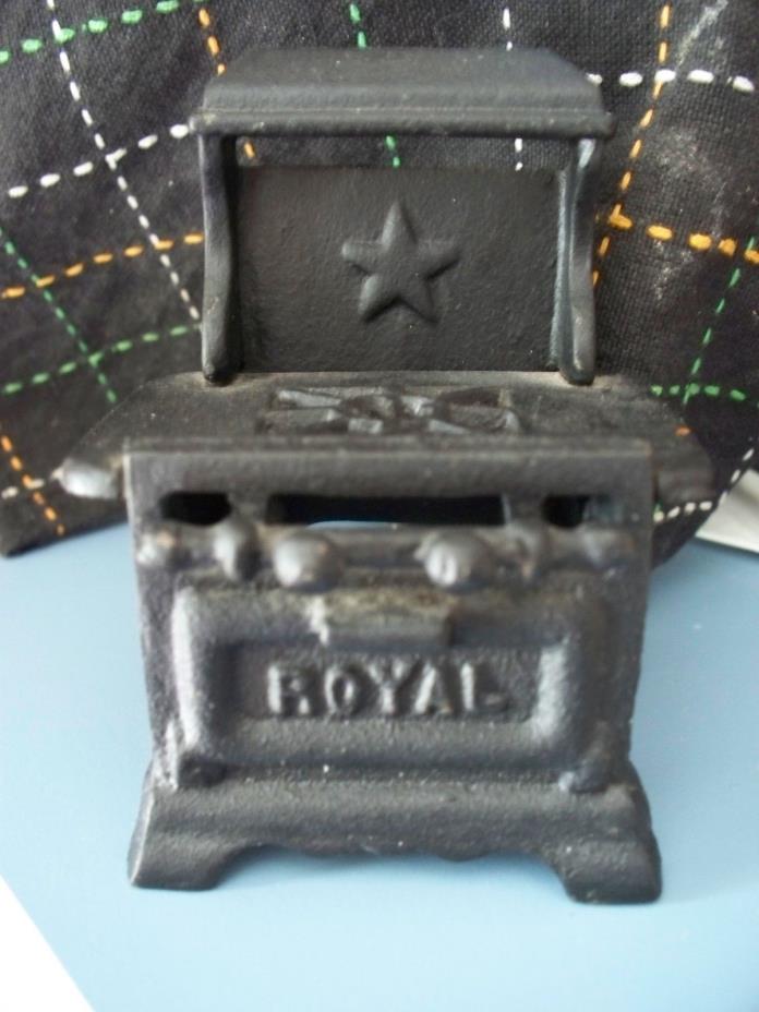 ANTIQUE MINIATURE CAST IRON CHILD'S ROYAL DOLL HOUSE STOVE