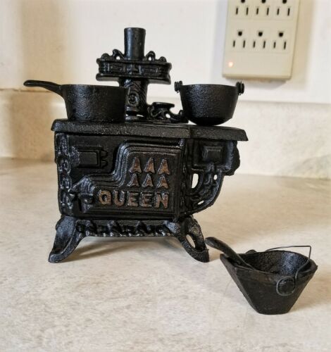 VINTAGE QUEEN MINIATURE CAST IRON STOVE WITH  POTS AND PANS