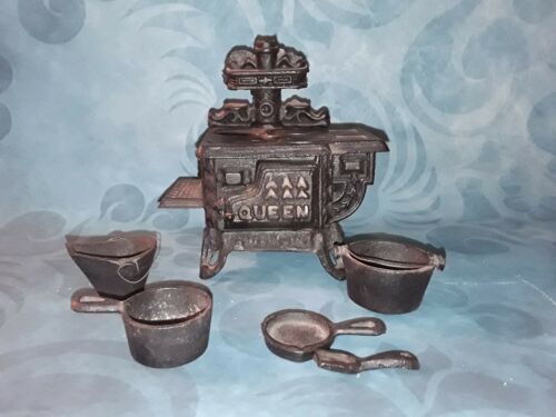 Vintage Queen Cast Iron Miniature Toy Stove Salesman Sample with Accessories