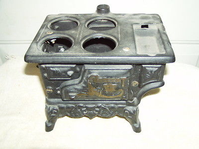 Vintage= CRESCENT Cast Iron=== Salesmans Sample Stove