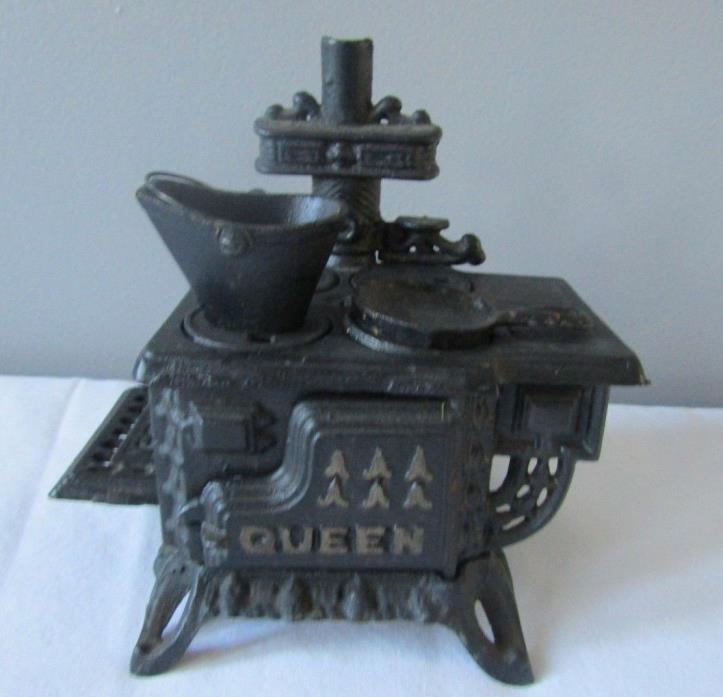 Vintage Queen Cast Iron Child's Toy Salesman Sample Stove w/Accessories