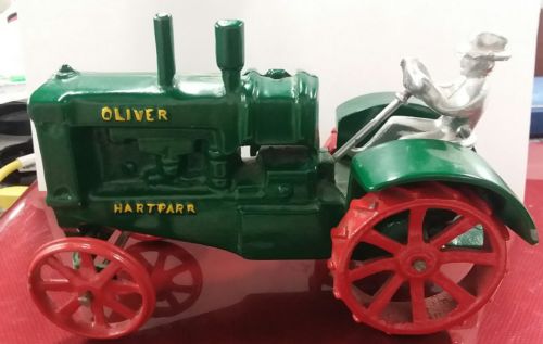 VTG. OLIVER HARTPARR CAST IRON TOY TRACTOR WITH FARMER