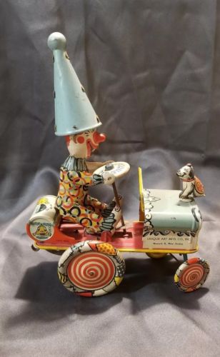 VINTAGE UNIQUE ART ARTIE THE CLOWN Tin Wind Up Toy Car.