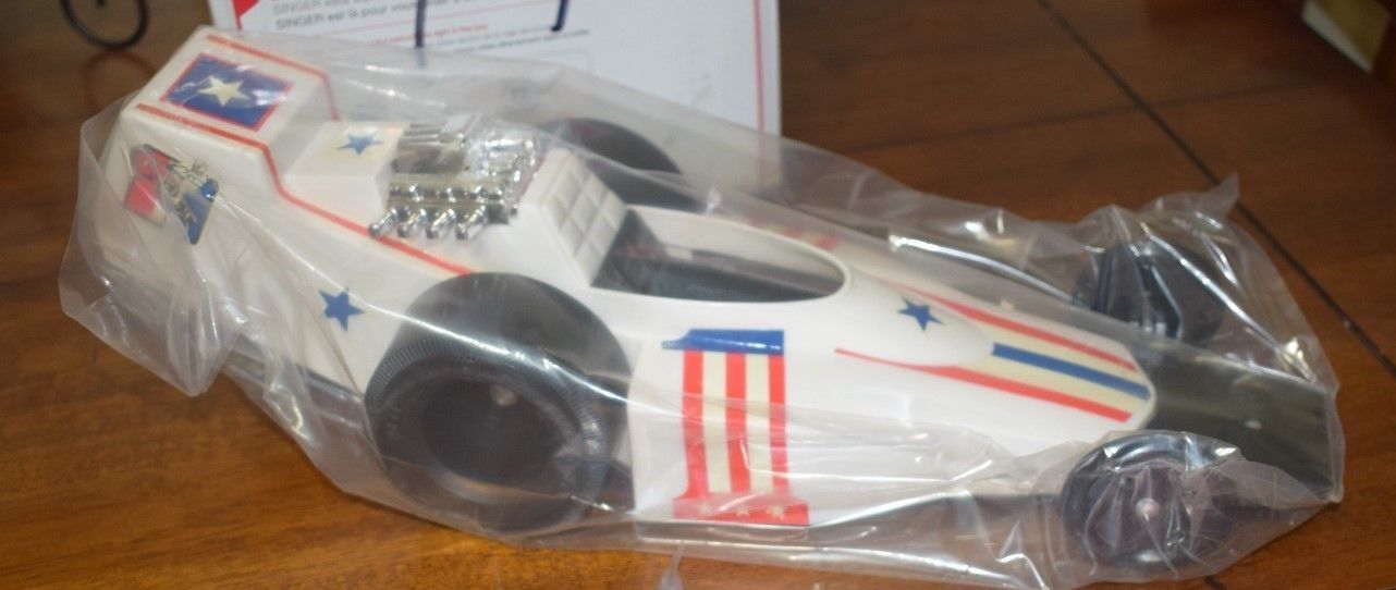 EVEL KNIEVEL  SPECIAL SIGNATURE EDITION DRAGSTER AND (NO CHUTE) NEW/SEALED
