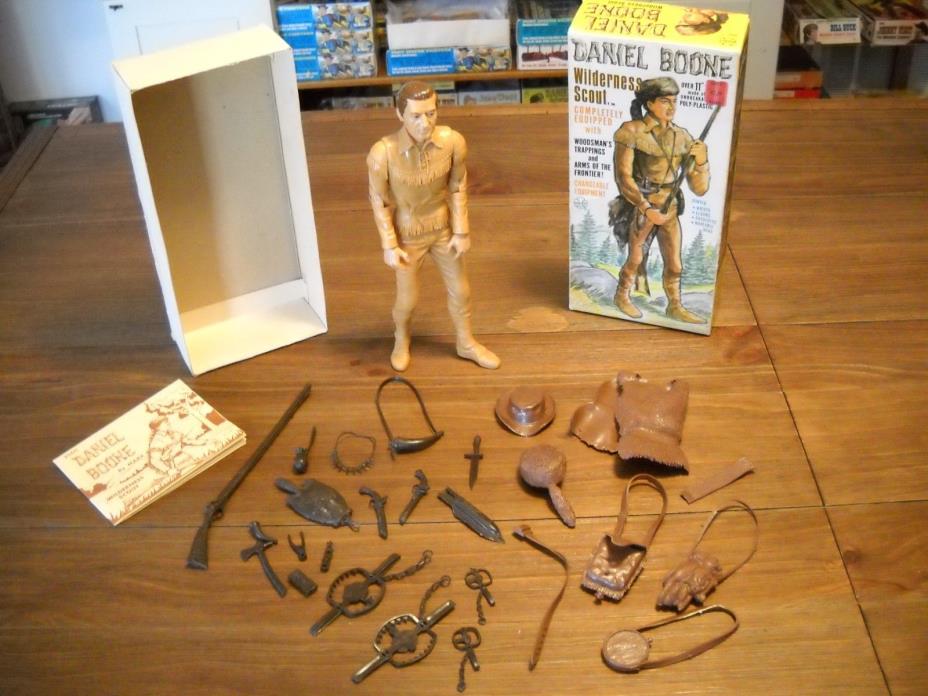 VINTAGE MARX JOHNNY WEST ( 1964 DANIEL BOONE COMPLETE ) ACCESSORIES,MANUAL,BOX
