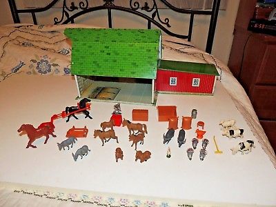 VINTAGE 1950's/60's MARX LAZY DAY FARM SET with over 30 accessories Nice