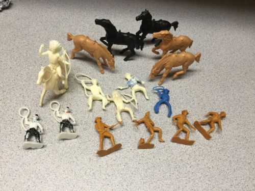 Vintage Unbranded 60-70s Plastic Cowboys and Indians Horses TOYS Figures