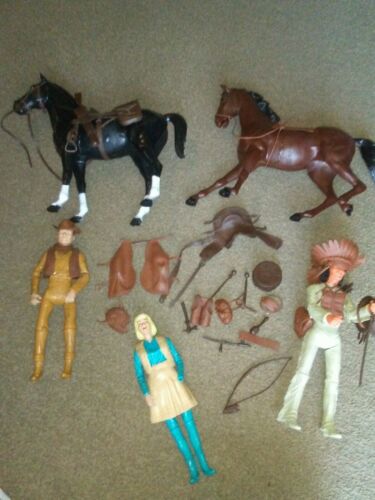 VINTAGE MARX JOHNNY WEST LOT OF 3 FIGURES+2 horses+ACCESS(Jhony,Janice,Geronimo)