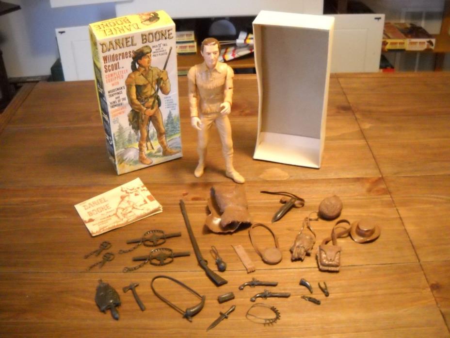 VINTAGE MARX JOHNNY WEST ( 1964 DANIEL BOONE COMPLETE ) ACCESSORIES,MANUAL,BOX