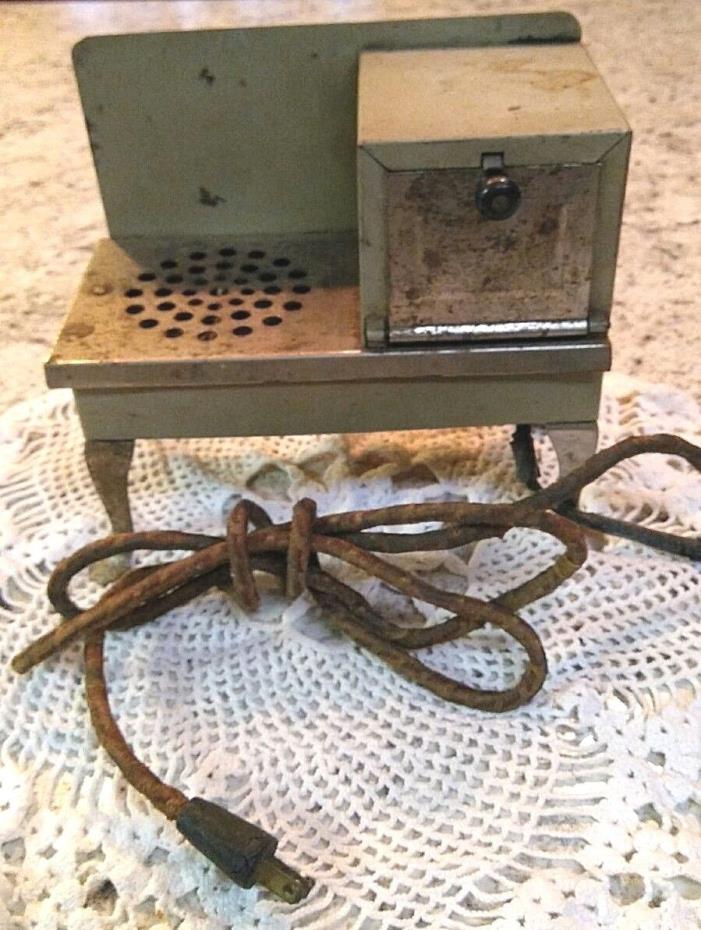 Vintage Metal Ware Corp Grey/Chrome Child's Electric Steel Toy Stove, DECOR