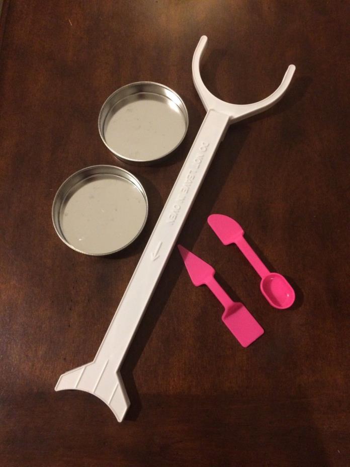 Vintage 1992 Kenner Easy Bake oven 5 Accessories pan pusher round pans utensils