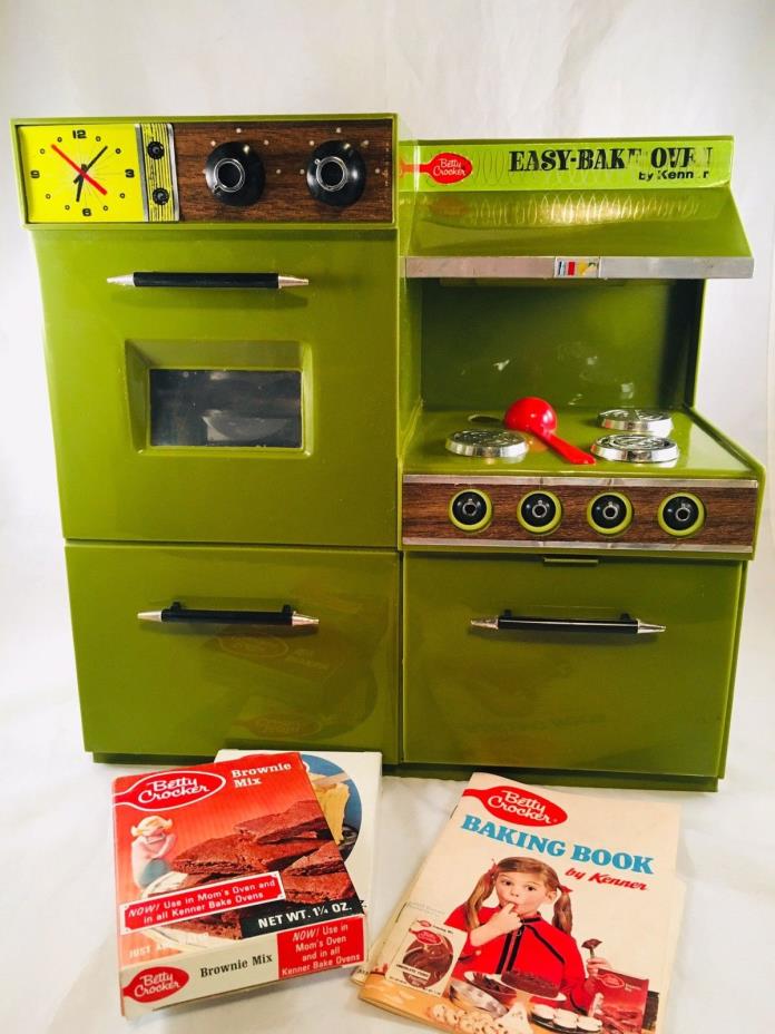 Vintage 1969 Kenner Avocado Green Betty Crocker Easy Bake Oven Works w/ Box