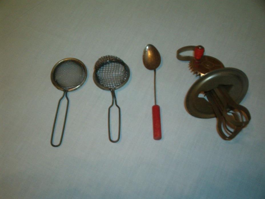 Children's play kitchen utensils