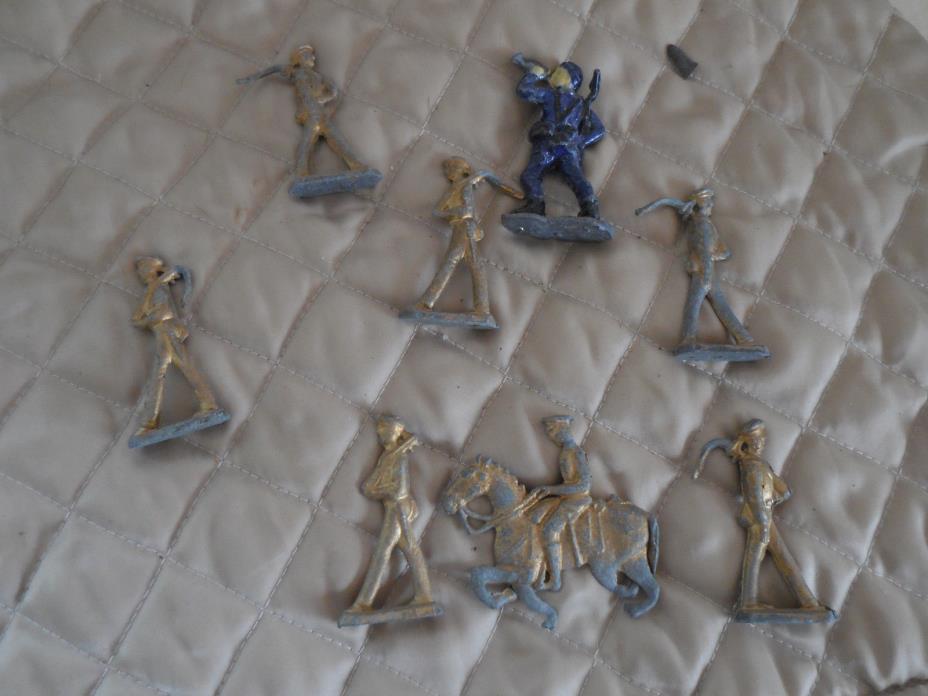 LOT VINTAGE LEAD TOY SOLDIERS HORSE