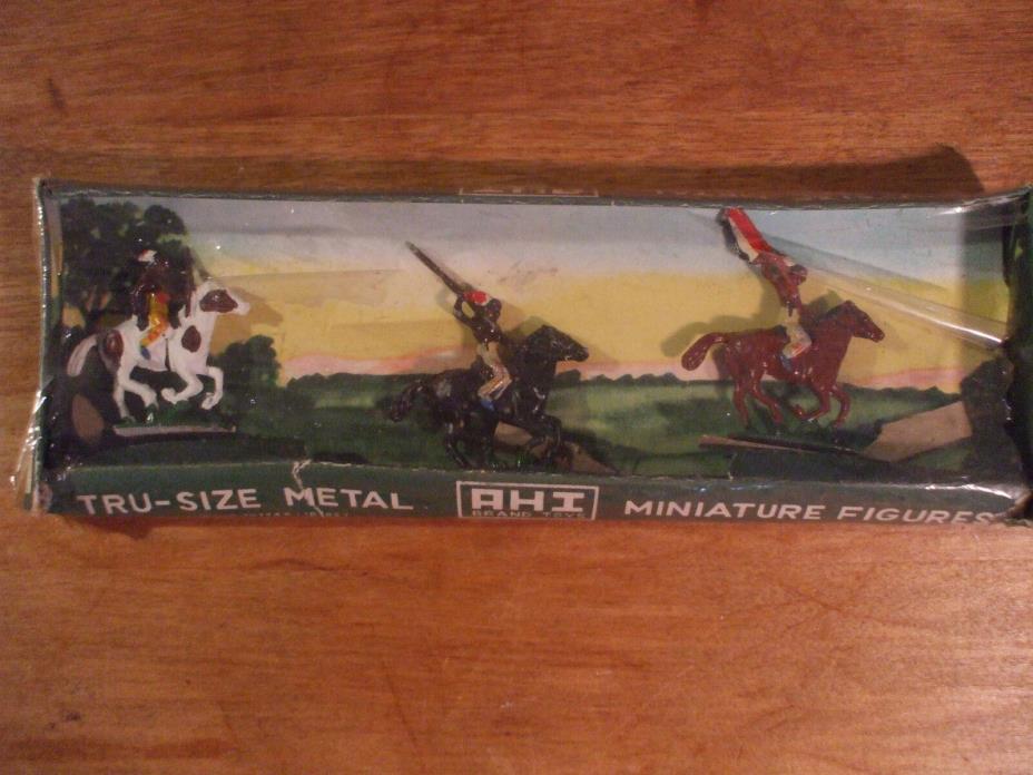 VINTAGE AHI TRU SIZE METAL MINIATURE INDIAN FIGURES W/ORIGINAL BOX 1950'S UNUSED
