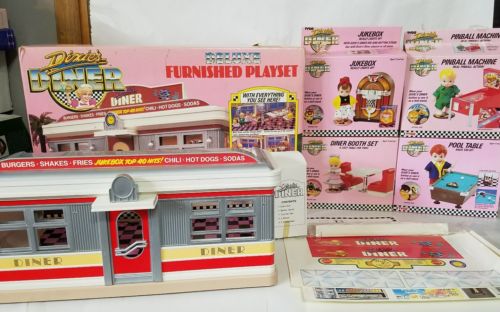 Tyco Dixie's Diner Deluxe Furnished Playset Complete With Boxes