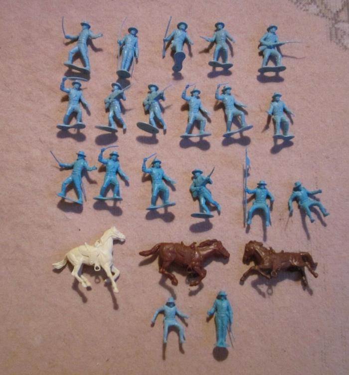 Marx Original Plastic ZORRO Play set Figures: 17 SOLDIERS + 3 HORSES