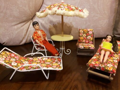 Dollhouse miniature chairs
