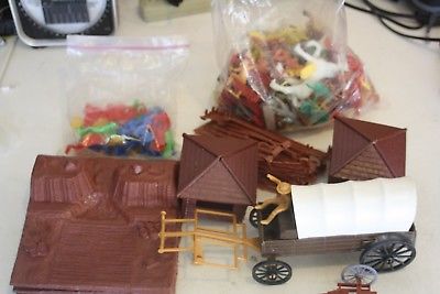 Lot of Plastic Western Play Set Items *** Please Read