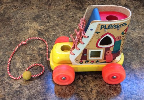 Vintage PLAYSKOOL Old Woman Who Lived In A Shoe Pull Behind Wooden Shoe Toy