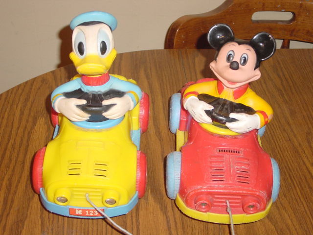 DONALD DUCK MICKEY MOUSE PULL CARS YELLOW RED