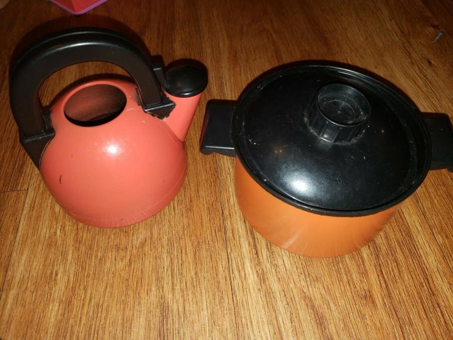 VINTAGE TOY TEAPOT AND POT WITH LID DISHES PRETEND