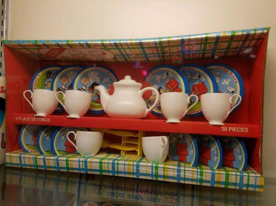 Vintage Ohio Art company. Charlie Brown and Snoopy tea set. NIB!! RARE!