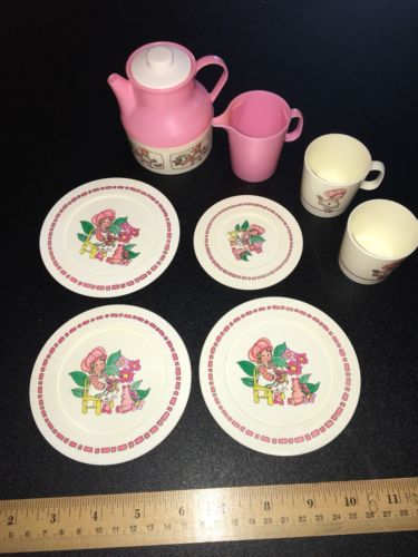 Set Vintage STRAWBERRY SHORTCAKE Chilton Tea Set Dishes Plastic