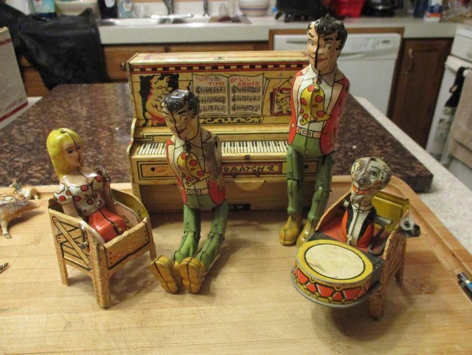 ANTIQUE 1945 UNIQUE ART MFG. L'IL ABNER THE DOG PATCH 4 MUSIC BAND TIN LITHO TOY