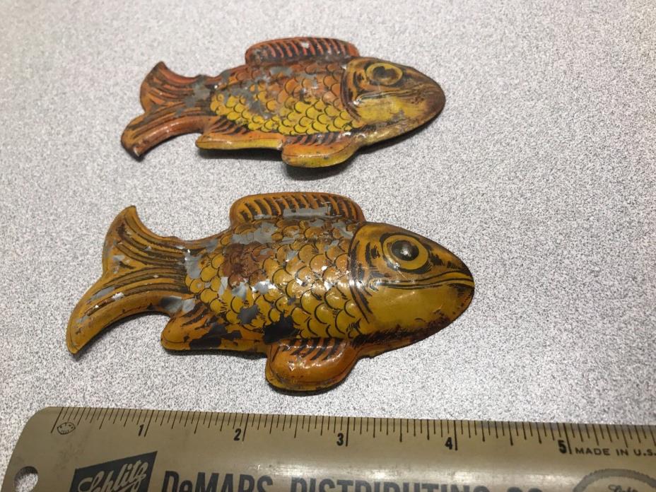 2 Vintage Tin Sand Mold Toy Fish Painted - A Pair of Toy 4