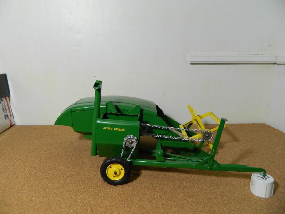 1/16 Vintage John Deere Pull Behind Canvas toy Combine  ( A1 )