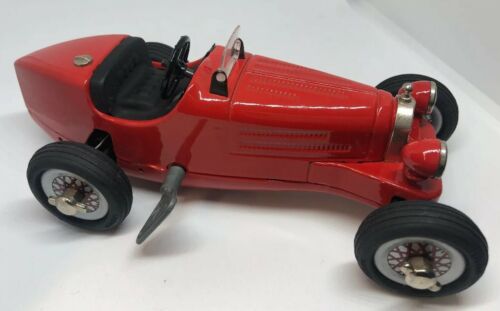 Vintage Schuco Bugatti 35B Studio IV red wind up car with key Made In Germany