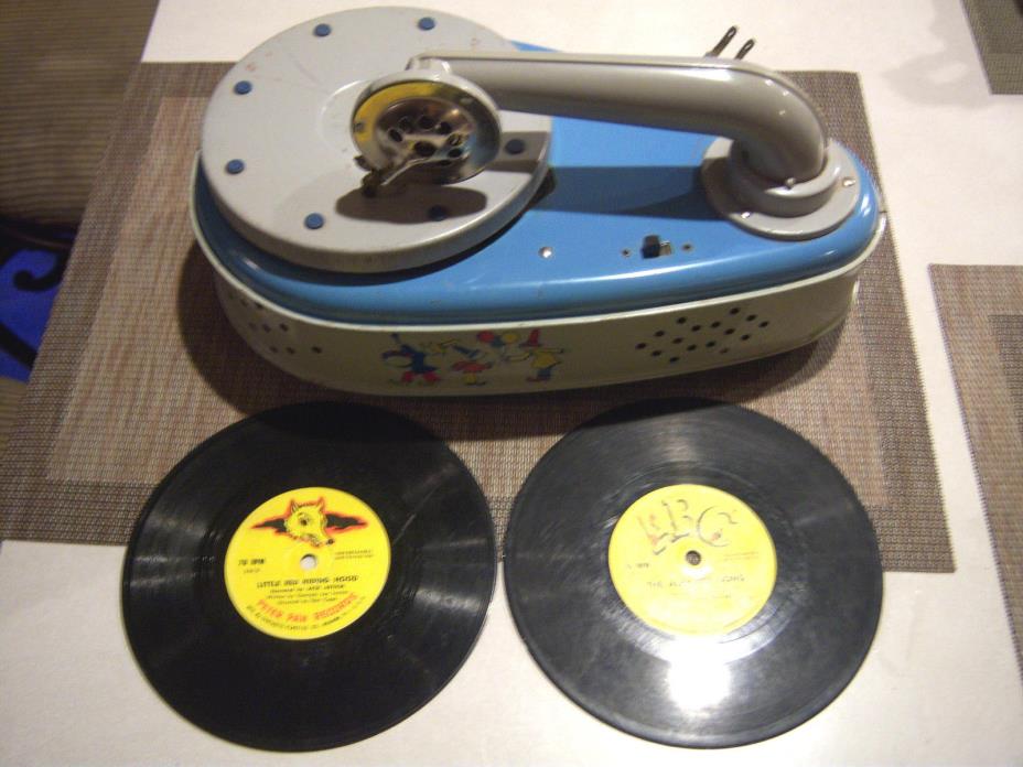 RARE ADORABLE COLLECTOR'S VTG 40'S CHILD'S TIN TOY ELECTRIC RECORD PLAYER
