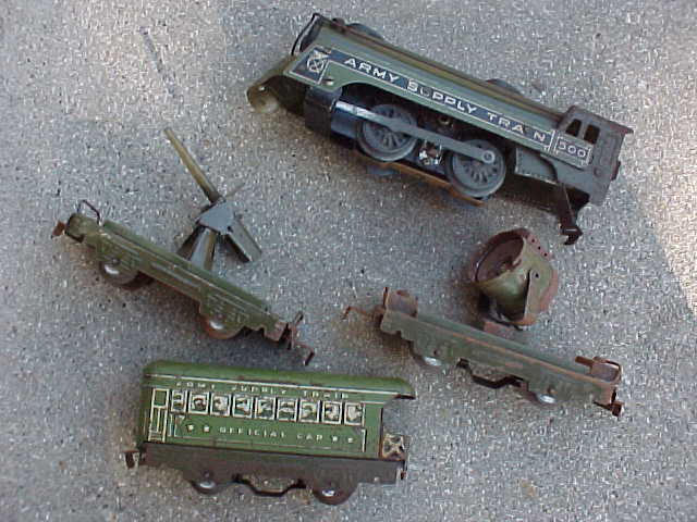 Vintage Old MARX Tin 500 ARMY Toy Train Engine and Car Lot