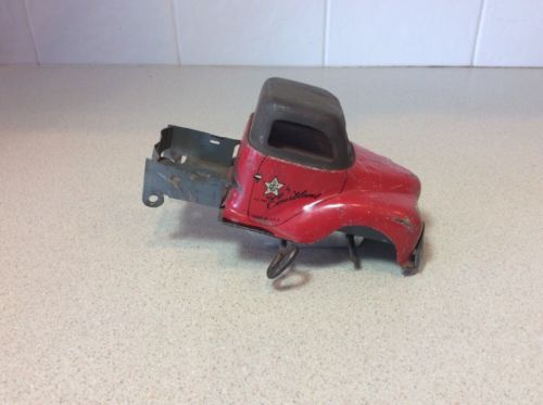 VINTAGE WALT REACH BY COURTLAND TIN WIND UP TOY  TRUCK - MADE IN THE USA