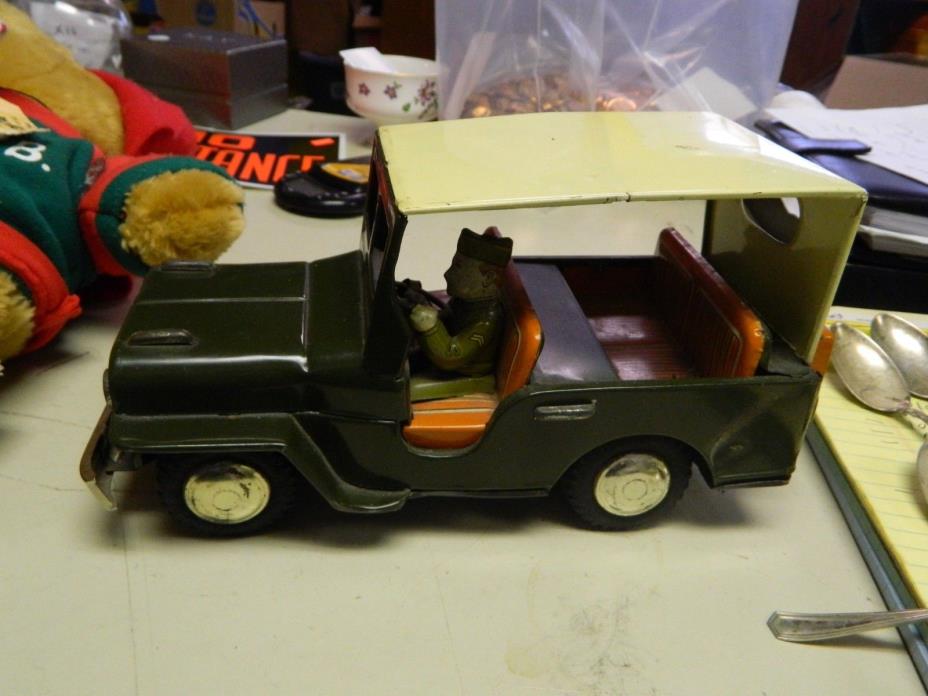 Vintage Japan tin jeep with driver 1950`s ? childrens toy free shipping Army