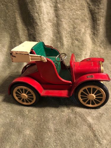 VINTAGE TIN MODEL T FRICTION CAR Green And Red   6”x4”