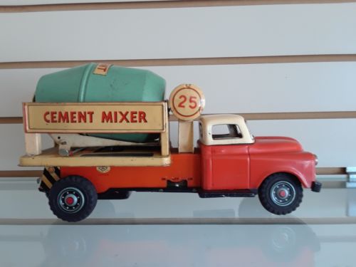 VINTAGE TIN 1950'S MODERN TOYS BATTERY OPERATED CEMENT MIXER TOY